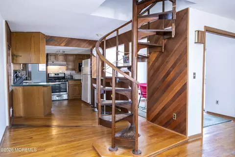 Entry Way - 28 Florence Ave, Leonardo, NJ 07737 photo 1 of 1