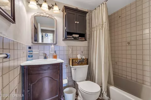 Bath - 301 Clearstream Rd, Jackson, NJ 08527 photo 2 of 2
