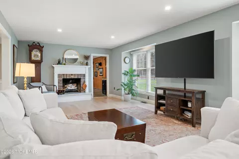 Living - 609 Spaulding Ave, Forked River, NJ 08731 photo 4 of 5