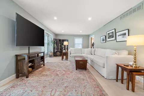 Living - 609 Spaulding Ave, Forked River, NJ 08731 photo 3 of 5
