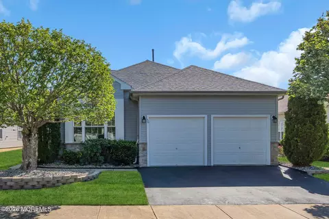 56 Rochford Dr, Manchester, NJ 08759