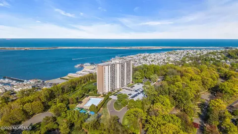 1 Scenic Dr #1105, Highlands, NJ 07732