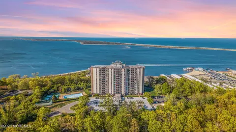 1 Scenic Dr #1105, Highlands, NJ 07732