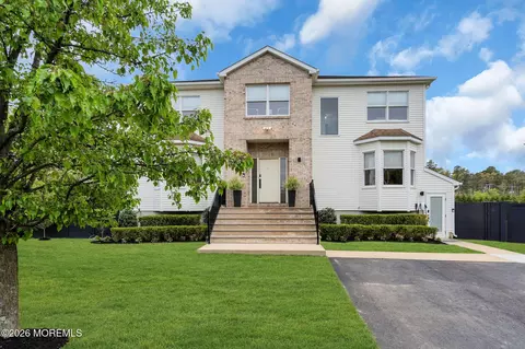 30 Independence Ct, Lakewood, NJ 08701
