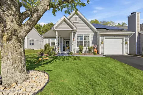 6 Fountain View Dr, Barnegat, NJ 08005