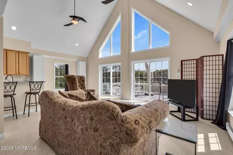 318 Elizabeth Ave, Toms River, NJ 08753