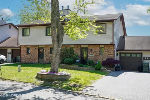 3 Stork Ln, Howell, NJ 07731