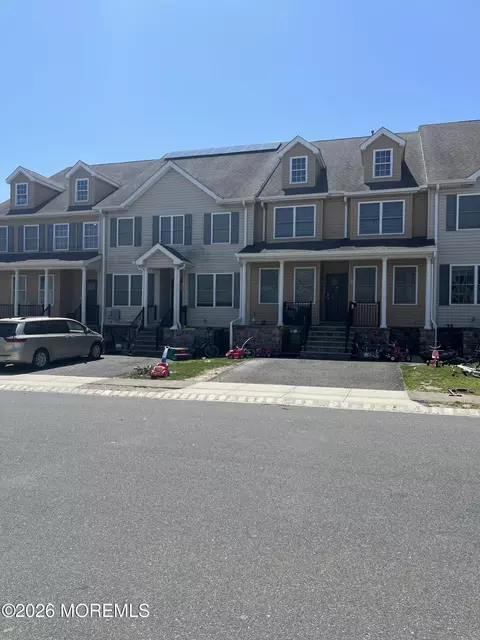 16 Riesling Ave, Lakewood, NJ 08701