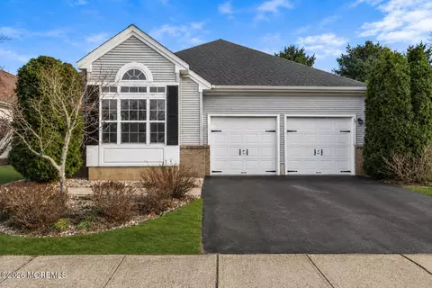 28 Florence Dr, Manchester, NJ 08759