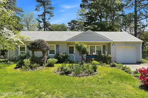 1163 Manor Dr, Lakewood, NJ 08701