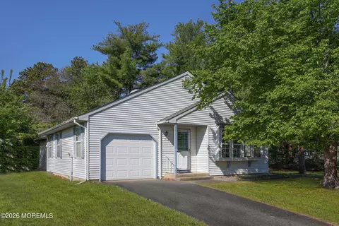23 Easton Dr #61, Whiting, NJ 08759