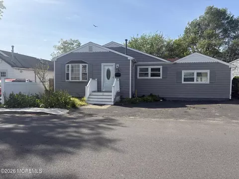 15 Saint James Pl, Keansburg, NJ 07734