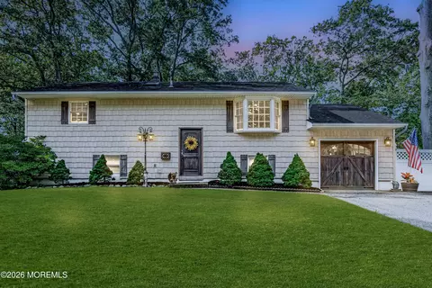 52 Darien Rd, Howell, NJ 07731