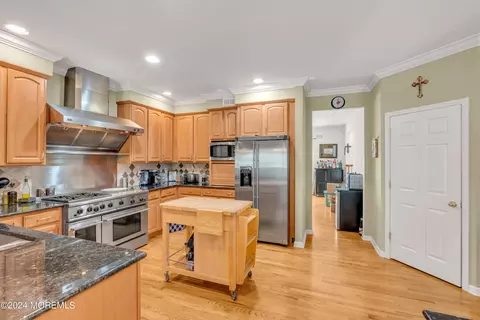 Kitchen - 7 Duchess Dr, Monroe, NJ 08831 photo 5 of 6