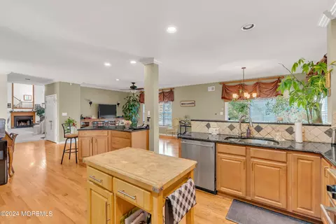 Kitchen - 7 Duchess Dr, Monroe, NJ 08831 photo 6 of 6