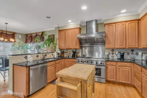 Kitchen - 7 Duchess Dr, Monroe, NJ 08831 photo 3 of 6