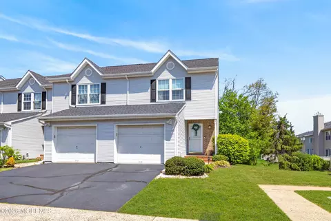 6 Lorenzo Ct, Matawan, NJ 07747