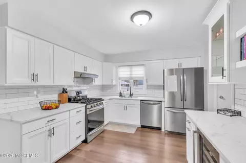 Kitchen - 40 River Park Dr, Brick, NJ 08724 photo 2 of 3
