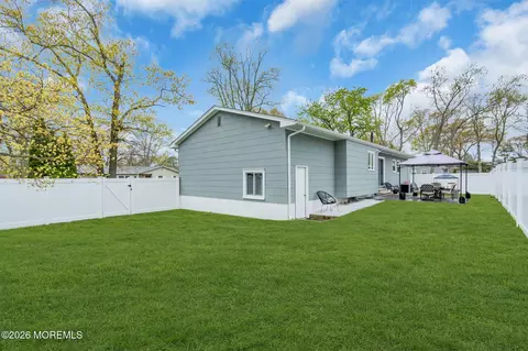 Exterior - 40 River Park Dr, Brick, NJ 08724 photo 4 of 6