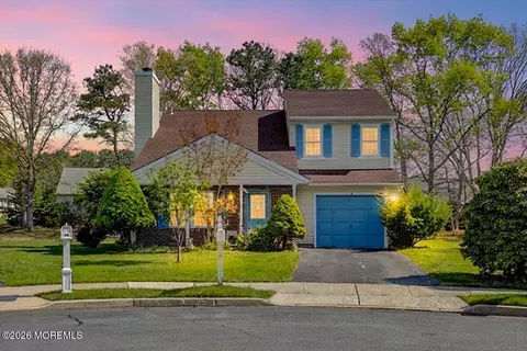 14 Bellwood Ct, Barnegat, NJ 08005