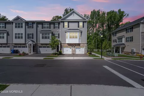 107 Arose Ln, Middletown, NJ 07748