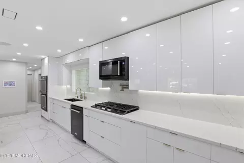 Kitchen - 492 Cobain Rd, Jackson, NJ 08527 photo 2 of 6