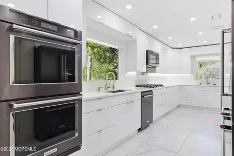 Kitchen - 492 Cobain Rd, Jackson, NJ 08527 photo 5 of 6