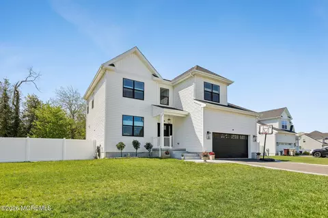 1 Melinda Ct, Bayville, NJ 08721