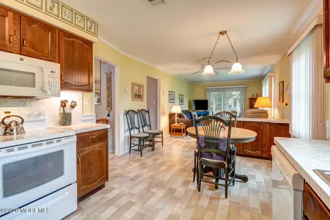 Kitchen - 24 Carter Way, Brick, NJ 08723 photo 1 of 2