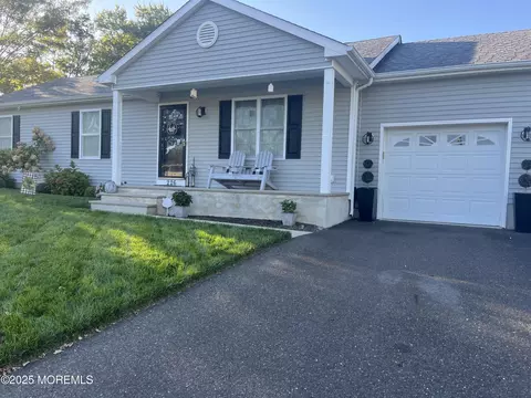 226 Pennant Ave, Beachwood, NJ 08722