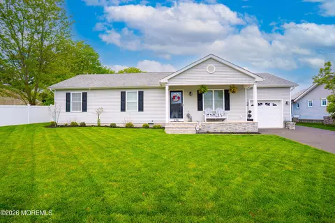 226 Pennant Ave, Beachwood, NJ 08722
