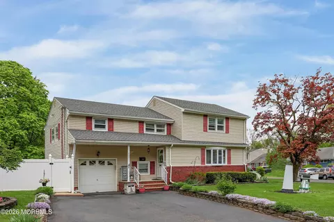 167 Crestview Dr, Middletown, NJ 07748