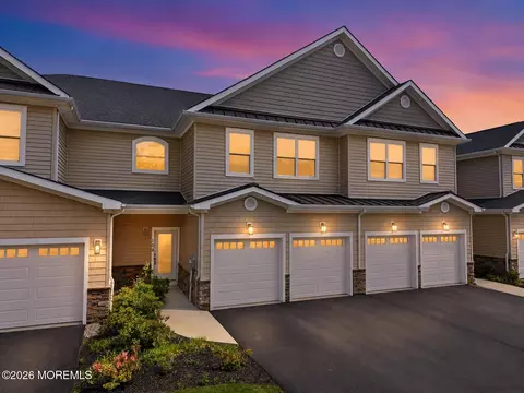109 Hedgerow Ln, Manalapan, NJ 07726