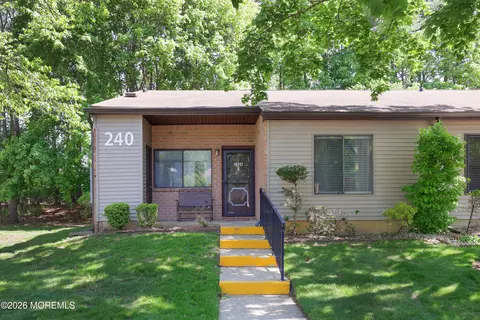 240 Medford Ct #A, Manalapan, NJ 07726