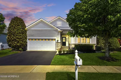 38 Riva Ridge Rd, Manalapan, NJ 07726