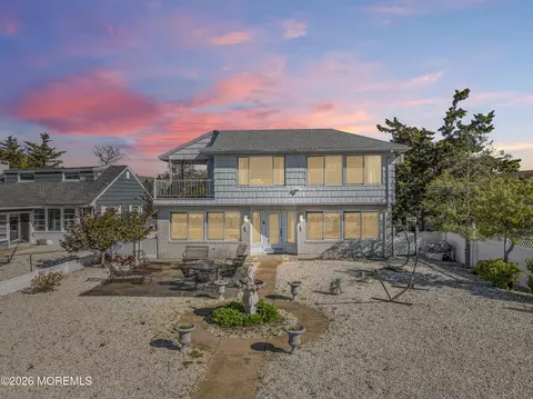 22 Dickman Dr, Lavallette, NJ 08735