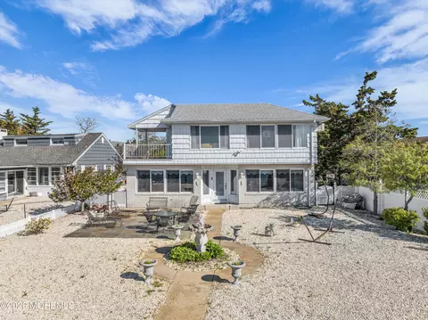 22 Dickman Dr, Lavallette, NJ 08735