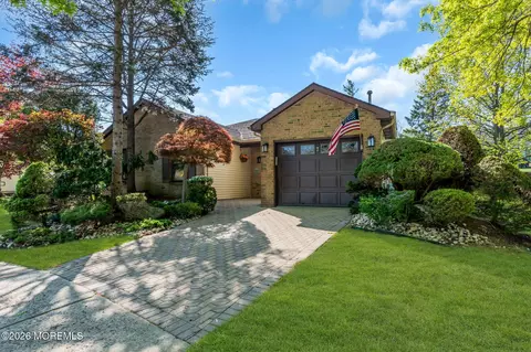 7 Avon Ct, Marlboro, NJ 07746