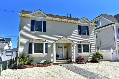 126 Bayberry Rd, Lavallette, NJ 08735