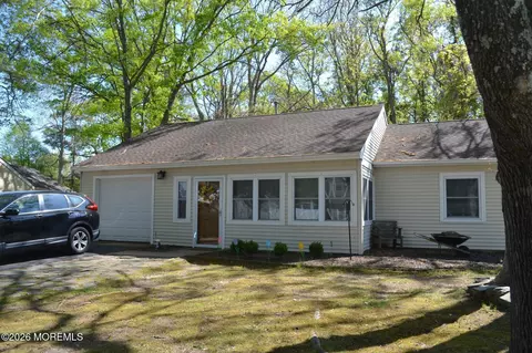 31 Chestnut Way Cir, Barnegat, NJ 08005