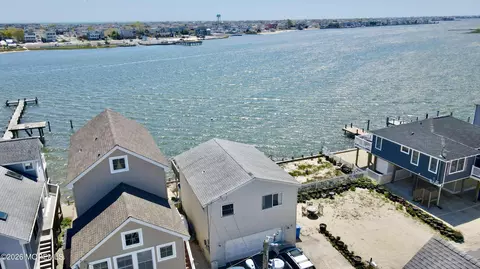 11 4th St, Manahawkin, NJ 08050