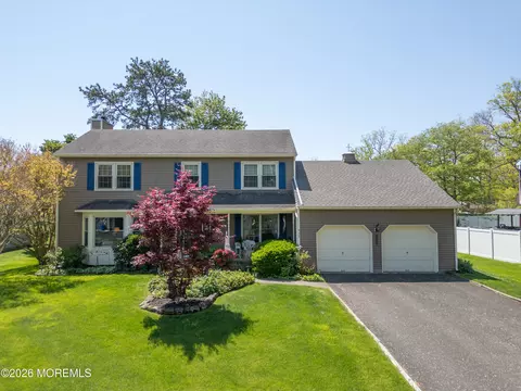 935 Somerset Dr, Toms River, NJ 08753