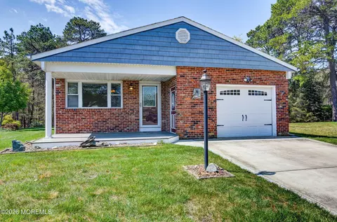 6 Preston Ct, Toms River, NJ 08757