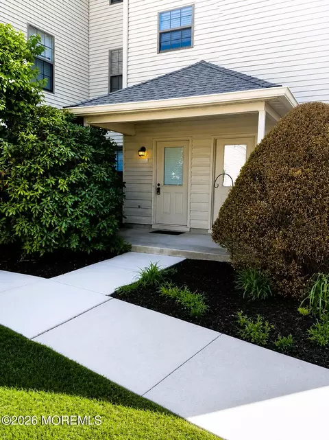 202 Larkspur Ln, Jackson, NJ 08527