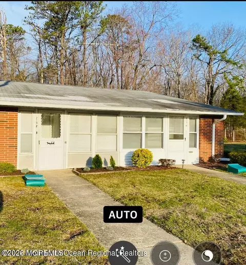 219 Buckingham Ct #E, Lakewood, NJ 08701