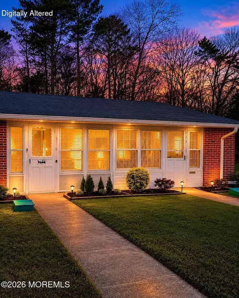 219 Buckingham Ct #E, Lakewood, NJ 08701