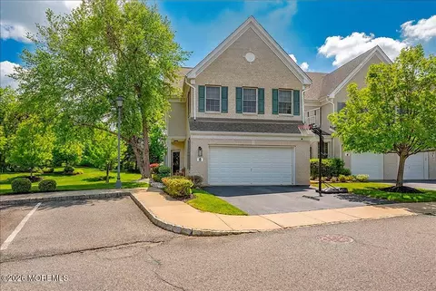 8 Fells Dr, Manalapan, NJ 07726