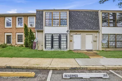 186 Coventry Dr, Lakewood, NJ 08701