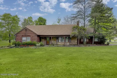 2 Steward Ln, Manalapan, NJ 07726
