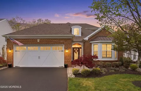 70 E Bosworth Blvd, Farmingdale, NJ 07727